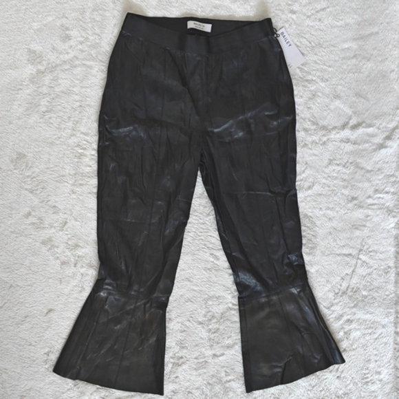 Bailey 44 Medium Black Faux‎ Leather Metallic Crop Flare Hem Lupine Capri Pants - Picture 1 of 14